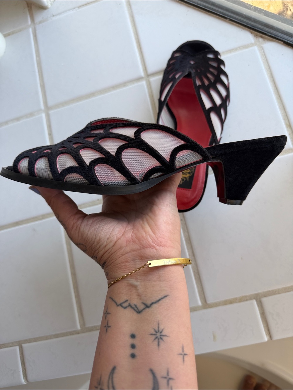 ✨RARE WITH BOX✨ Adele Black spider web Mesh Cutout Slide Mules with Red Insole - Picture 9 of 12